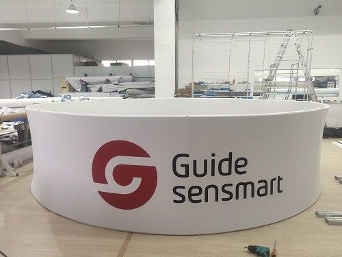 60in x 48inの現れ展覧会の表示三角形の掛かる印展覧会ブース